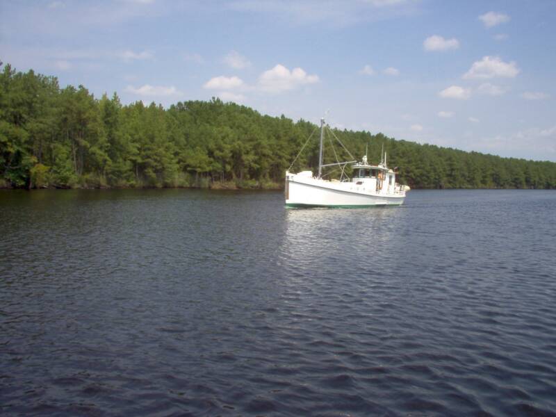 Oyster Buyboat PropWash on ICW.jpg