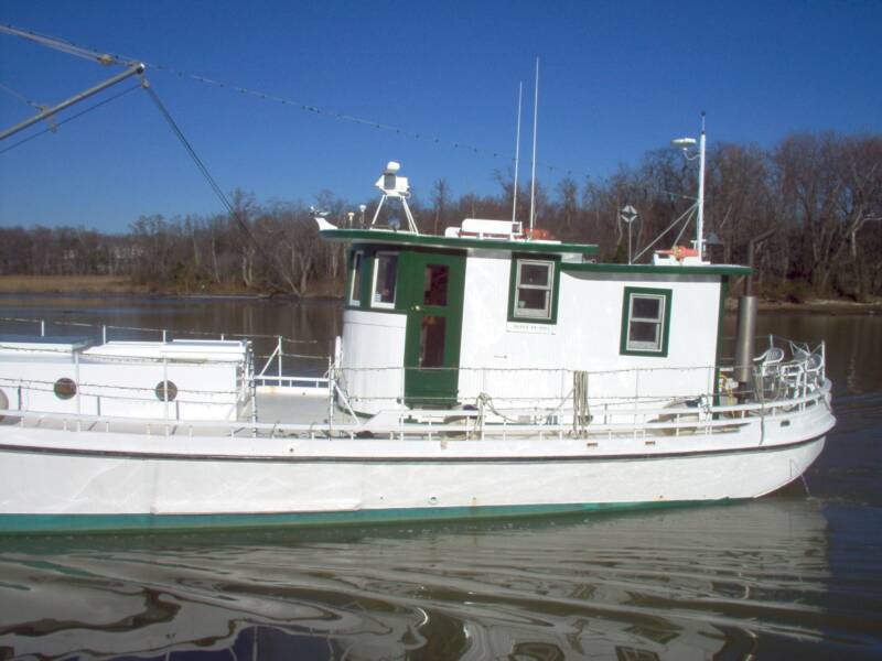 Oyster Buyboat PropWash Neabsco Creek.jpg