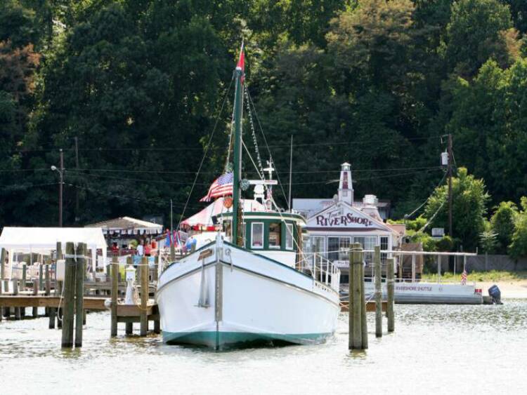 Oyster boat PropWash.jpg