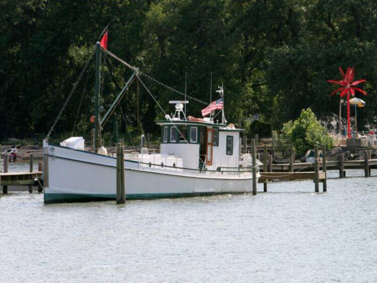 Oyster boat PropWash.jpg