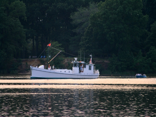 Oyster boat Photo by Stacie Stinnette.jpg
