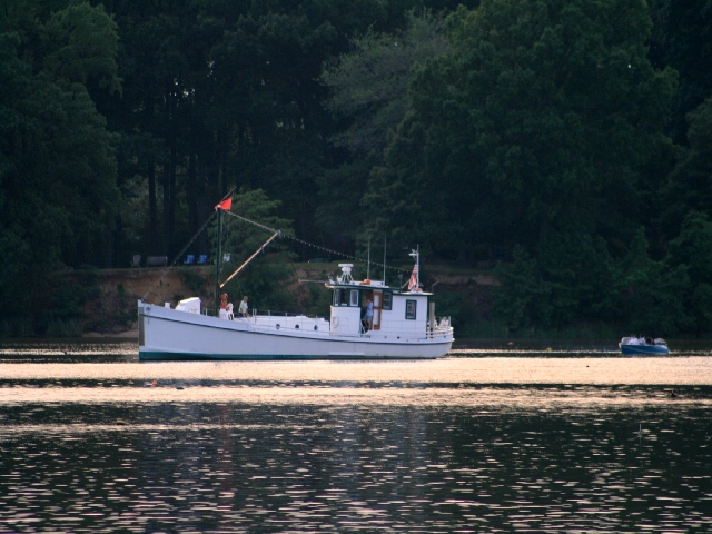 Oyster boat PropWash.jpg