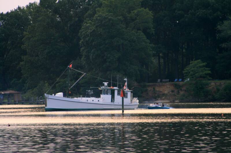 Oyster boat PropWash.jpg