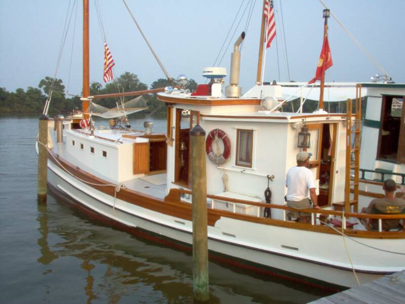 buyboat P.E. Pruitt in Urbanna 2007.jpg