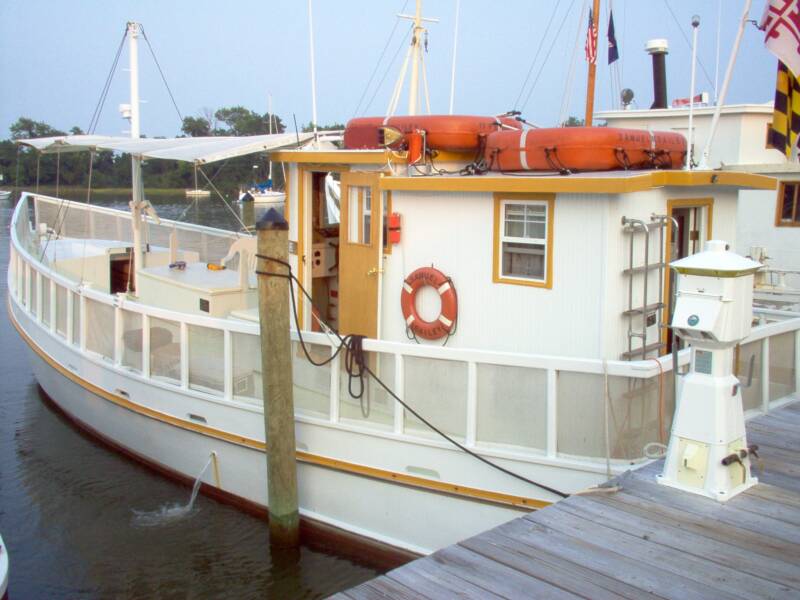 buyboat Samuel M. Bailey in Urbanna 2007.jpg