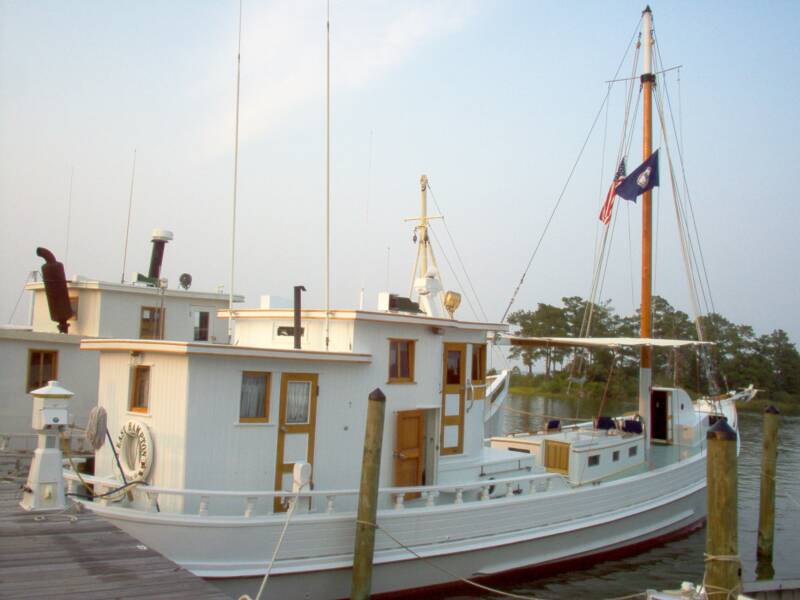 buyboat East hampton in Urbanna 2007.jpg