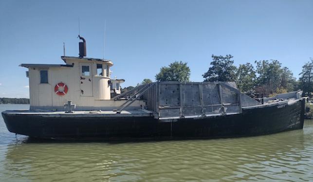 Oyster Buyboats Working