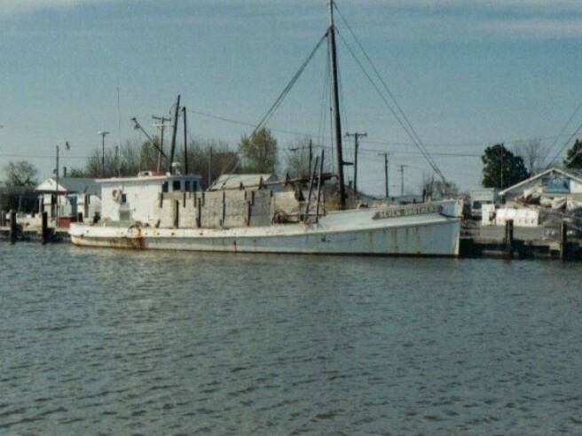 Oyster Buyboat Yamacraw, 1950's at Saxis Island, VA