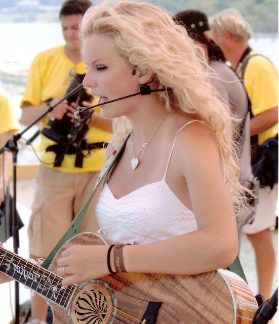 Taylor Swift at Fairview Beach, Virginia